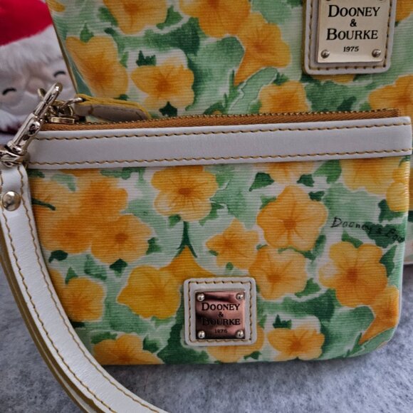 Dooney & Bourke Petunia Flower Floral Bucket Bag and matching Wristlet - Picture 2 of 6